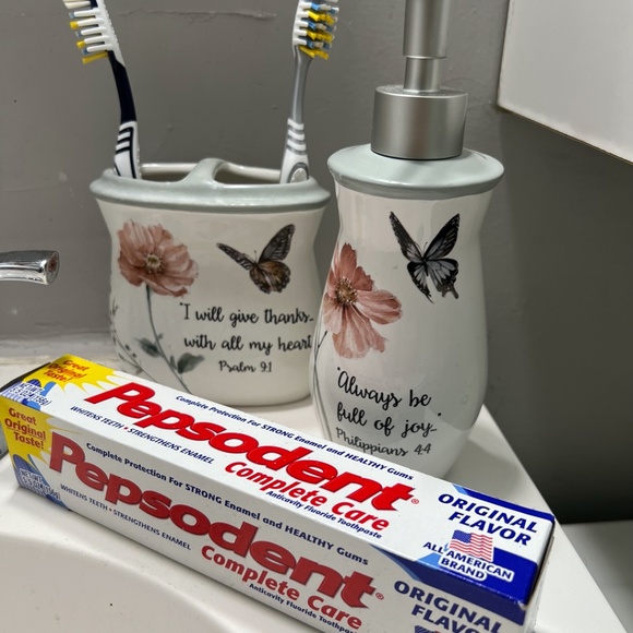 Inspirational Bathroom Set - Picture 4 of 4